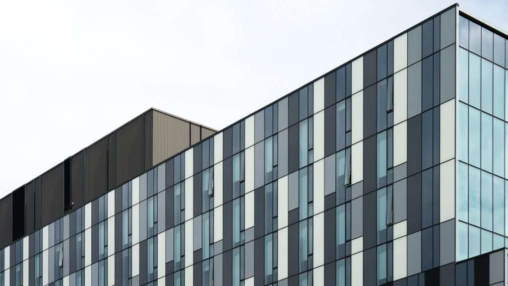 Colorful and vibrant polychrome solar panels showcased as INVITAIC’s flagship products on the homepage.